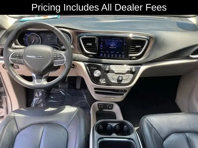 2017 Chrysler Pacifica Touring-L photo 4