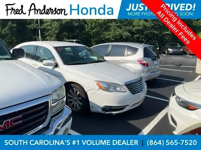 2014 Chrysler 200 Touring's photo