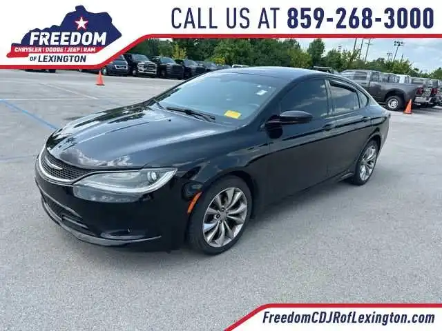 2015 Chrysler 200 S's photo