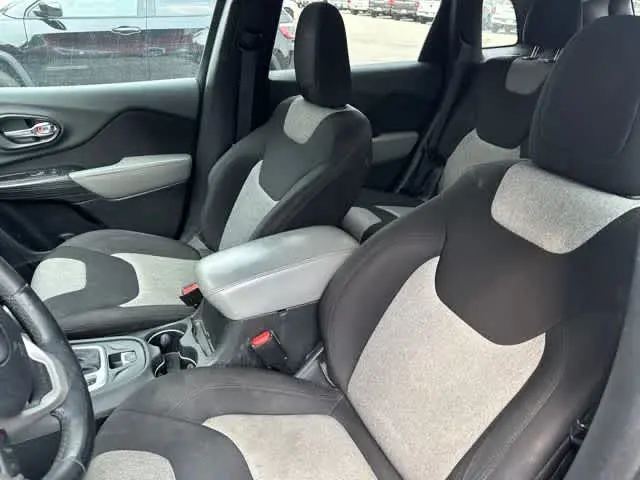2014 Jeep Cherokee Latitude 4X4 photo 3