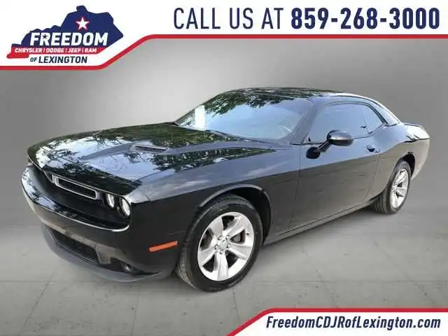 2019 Dodge Challenger SXT Auto's photo