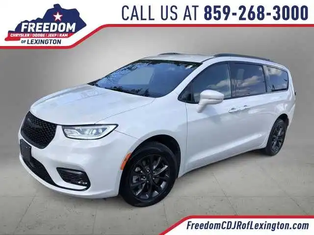 2021 Chrysler Pacifica Touring L's photo