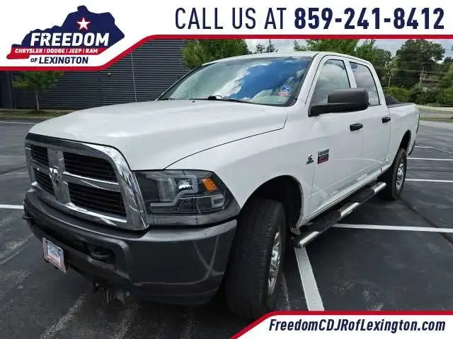 2011 RAM 2500 ST 4WD Crew Cab SWB photo 1