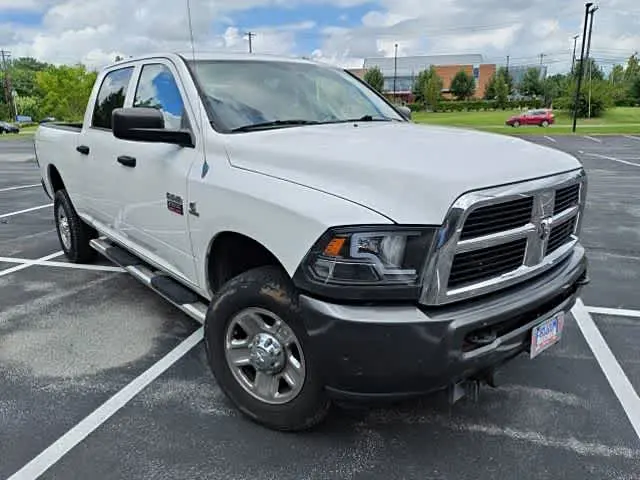 2011 RAM 2500 ST 4WD Crew Cab SWB photo 3