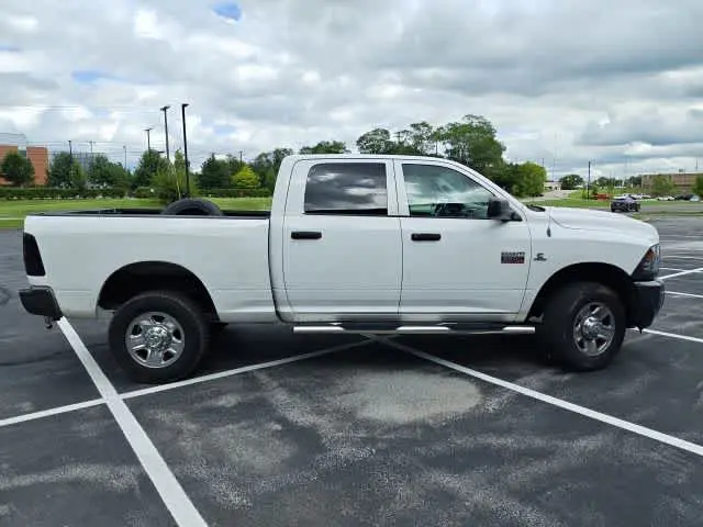 2011 RAM 2500 ST 4WD Crew Cab SWB photo 4