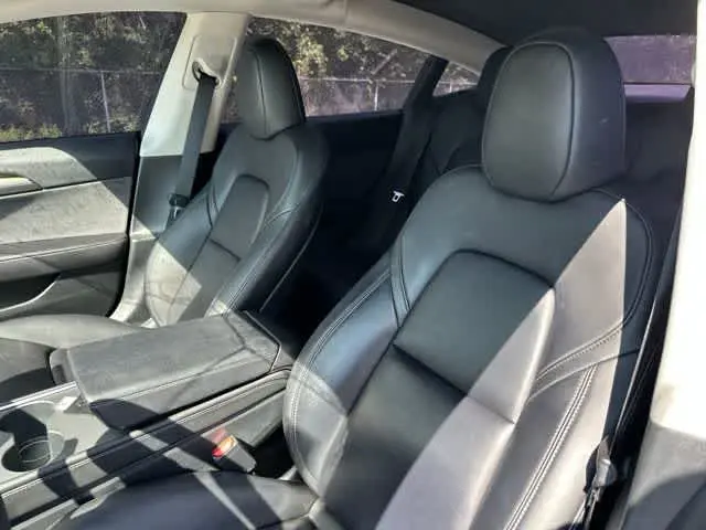2023 Tesla Model 3 Performance photo 3