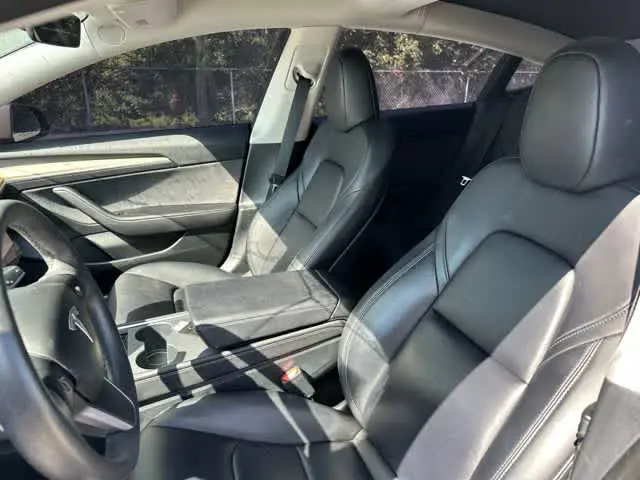 2023 Tesla Model 3 Performance photo 4