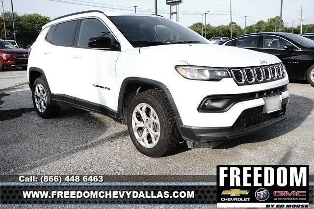2024 Jeep Compass Latitude 4X4 photo 1