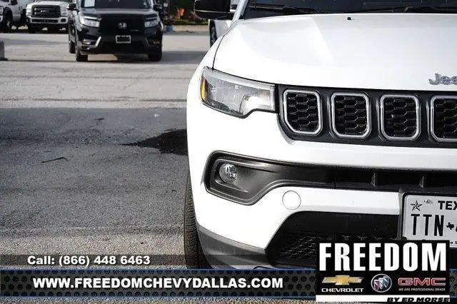 2024 Jeep Compass Latitude 4X4 photo 4
