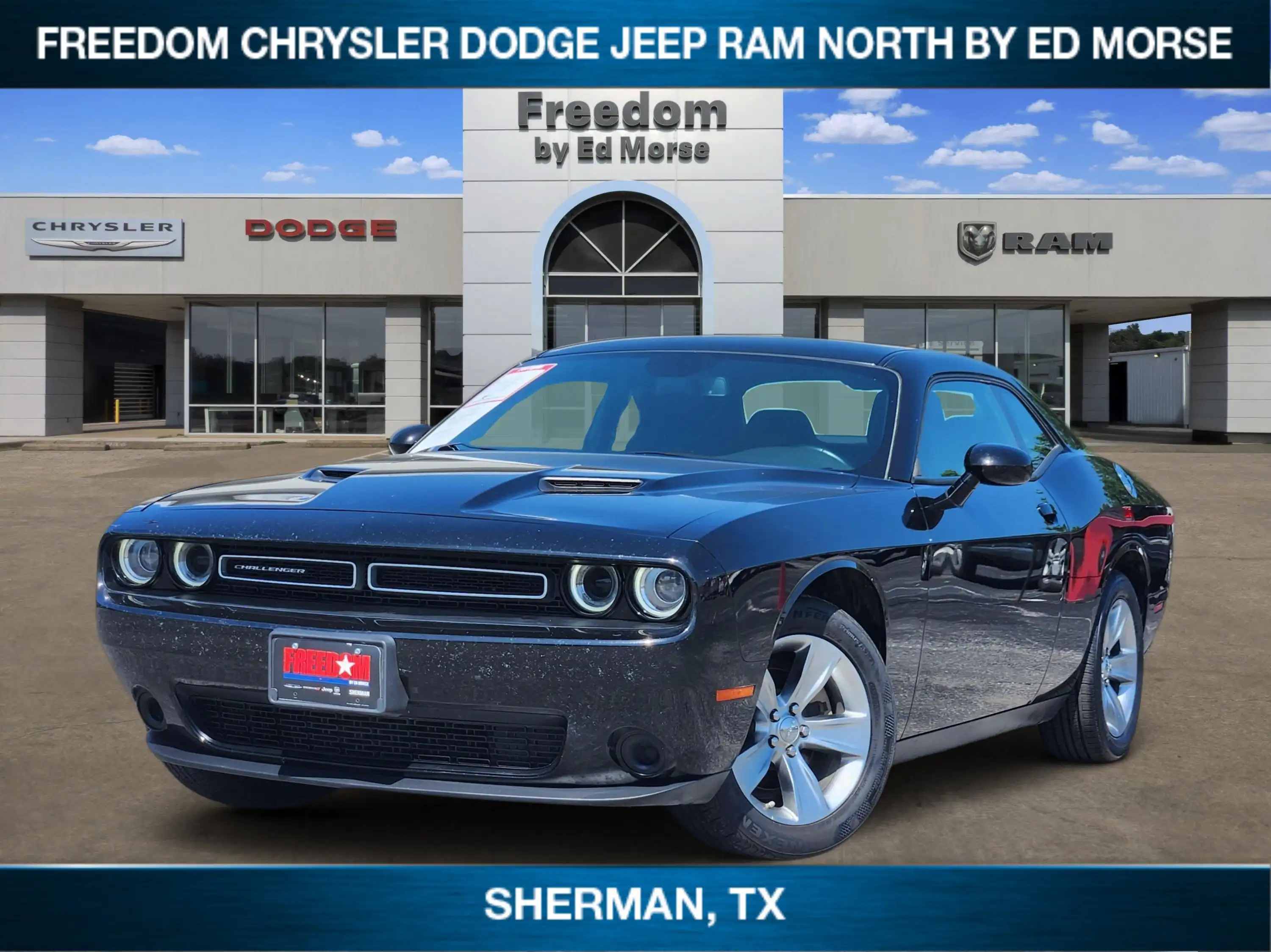2022 Dodge Challenger SXT Auto's photo