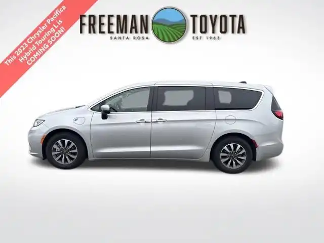 2023 Chrysler Pacifica Hybrid Touring L Hybrid's photo