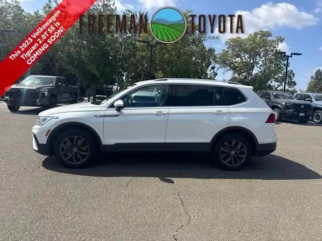 2023 Volkswagen Tiguan 2.0T SE's photo