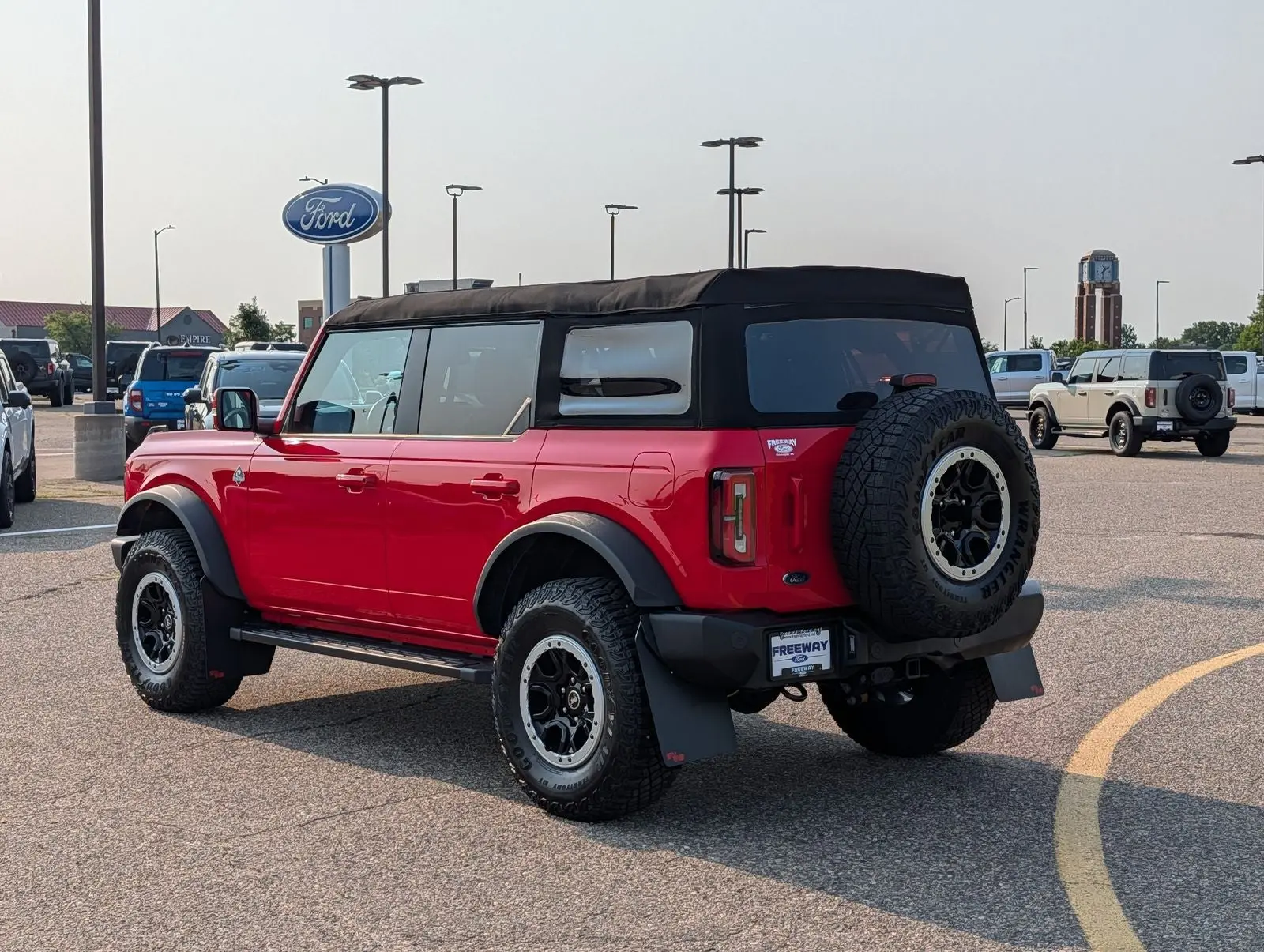 2023 Ford Bronco Outer Banks 4WD photo 3