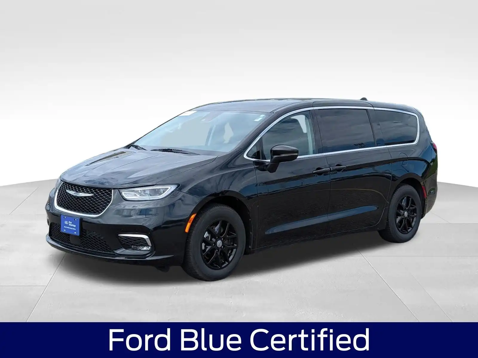 2023 Chrysler Pacifica Touring L's photo