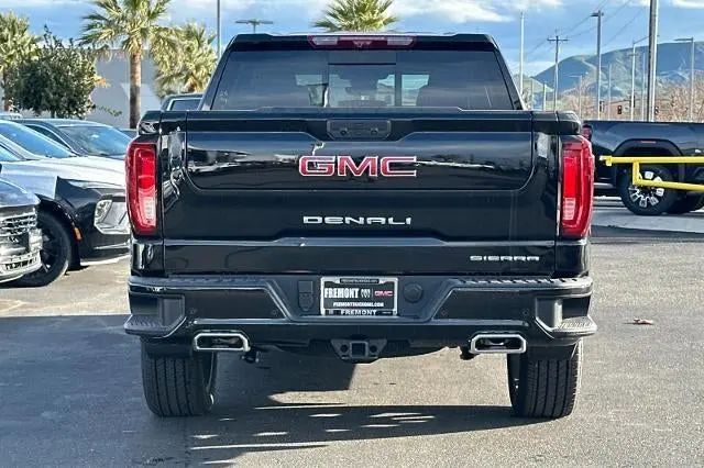 2026 GMC Sierra Denali 4WD Crew Cab Short Box photo 4