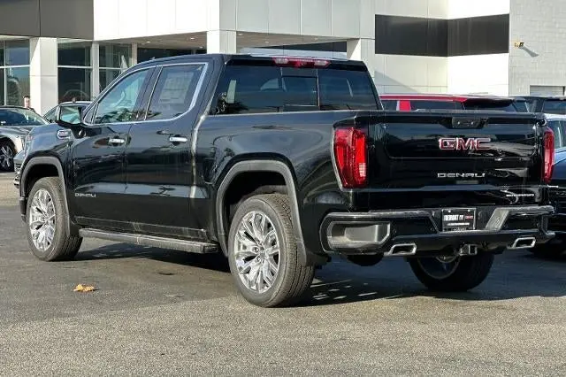 2026 GMC Sierra Denali 4WD Crew Cab Short Box photo 5