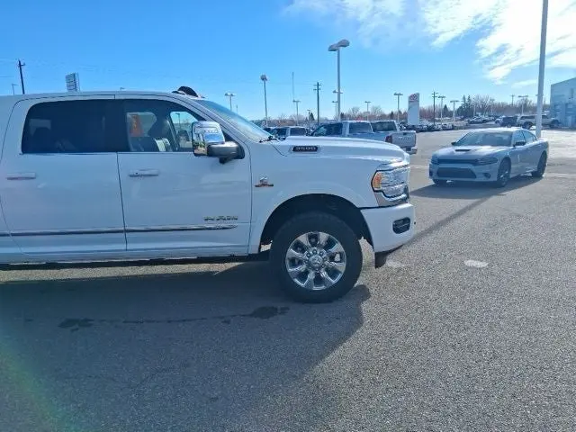 2023 RAM 3500 Limited 4WD Mega Cab photo 3