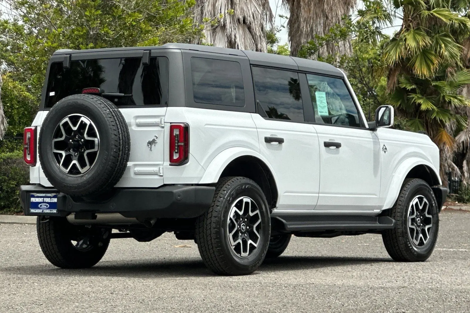 2026 Ford Bronco Outer Banks 4x4 photo 3