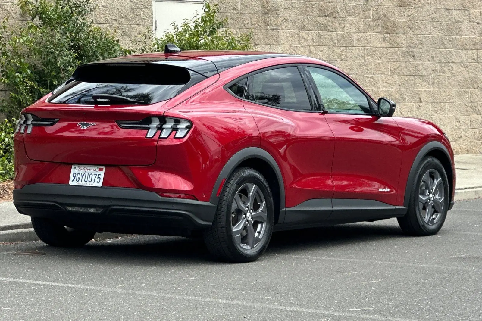 2023 Ford Mustang-Mach-e Select photo 3