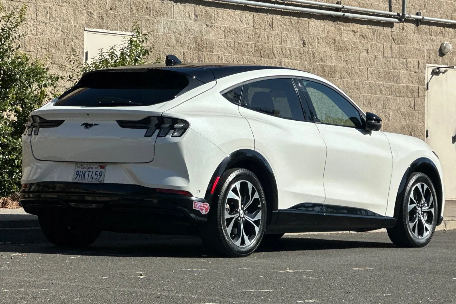 2023 Ford Mustang-Mach-e Premium photo 3