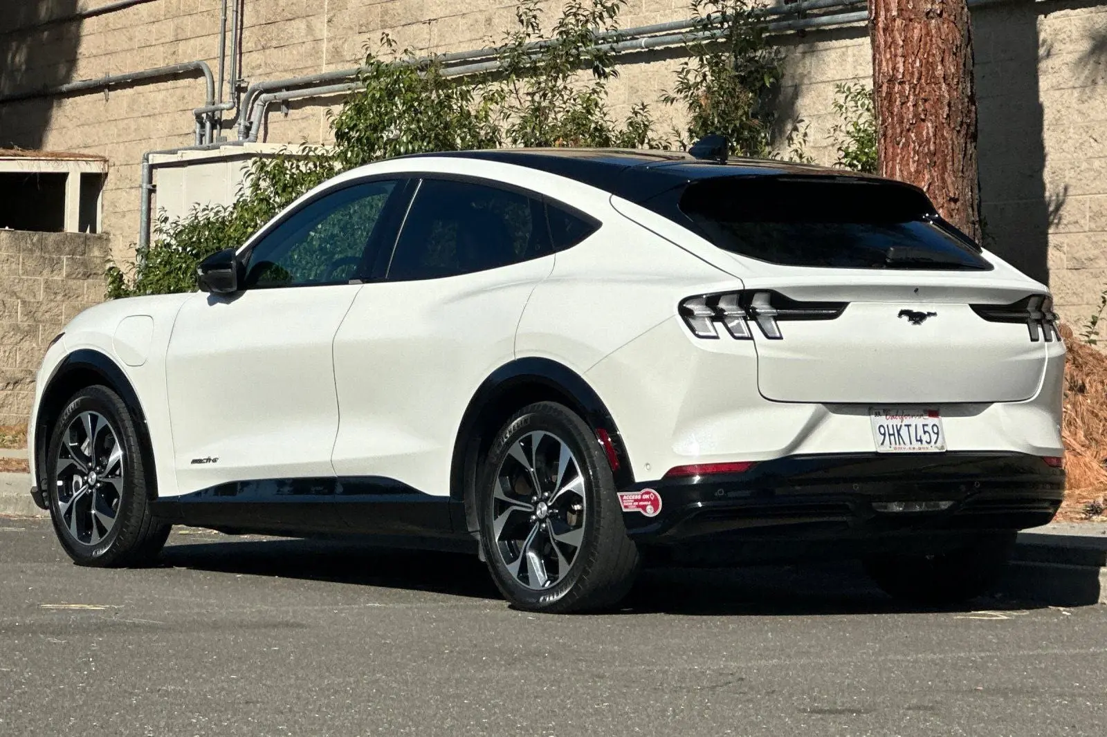 2023 Ford Mustang-Mach-e Premium photo 5