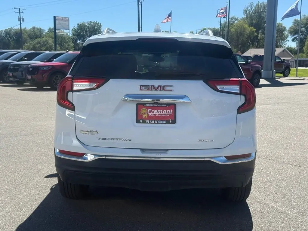 2024 GMC Terrain SLT AWD photo 4