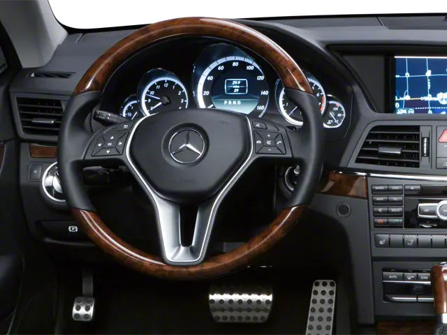 2011 Mercedes-Benz E-Class E550 Launch Edition photo 4
