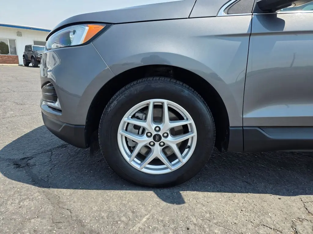 2024 Ford Edge SEL AWD photo 3