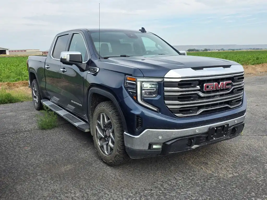 2023 GMC Sierra 4WD Crew Cab Standard Box SLT's photo