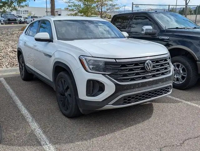 2025 Volkswagen Atlas Cross Sport 2.0T SE with Tech 4Motion's photo