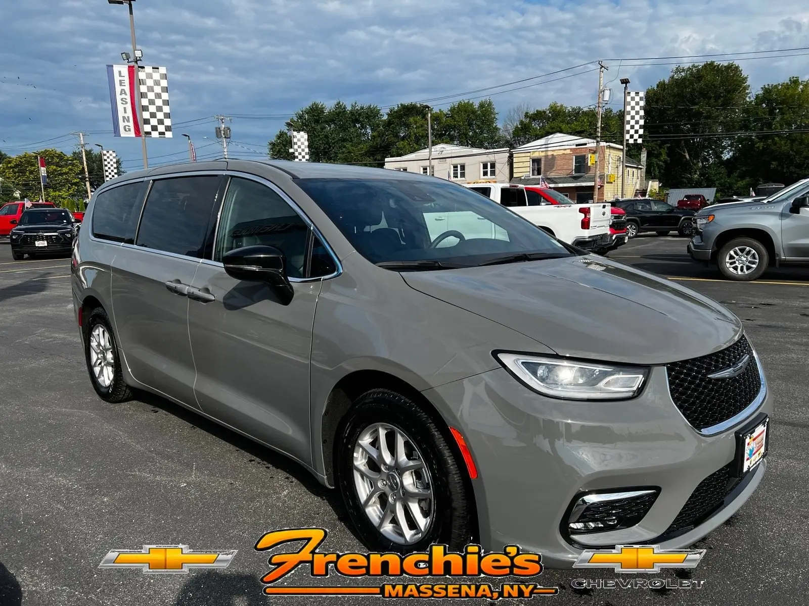 2025 Chrysler Pacifica Select photo 3