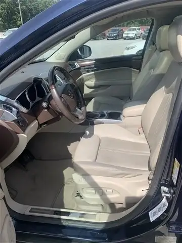2011 Cadillac SRX Luxury FWD Collection's photo