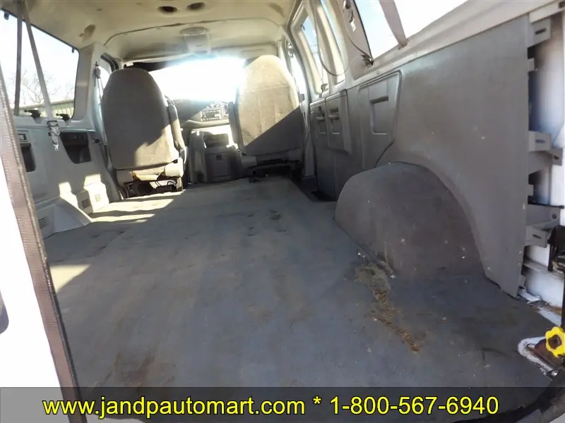 2007 Ford E-Series E-150 Chateau photo 4