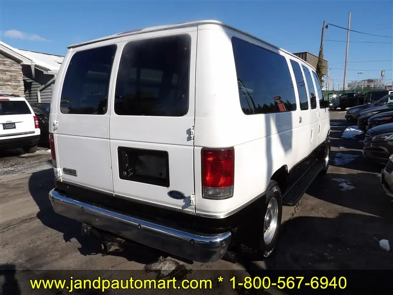 2007 Ford E-Series E-150 Chateau photo 5