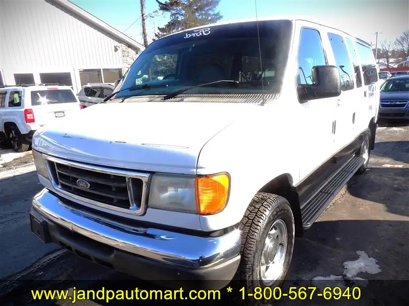 2007 Ford E-Series E-150 Chateau photo 1