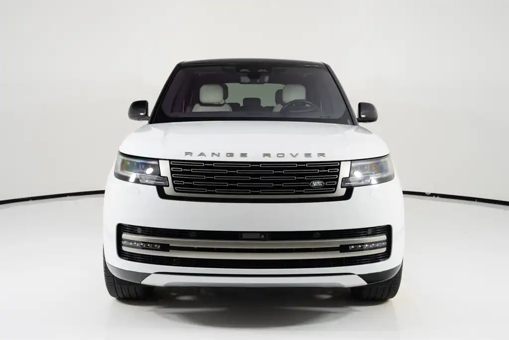 2023 Land Rover Range Rover 3.0 SE SWB's photo