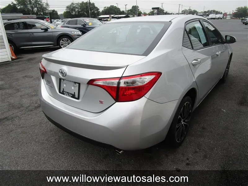 2014 Toyota Corolla S Plus AT photo 3