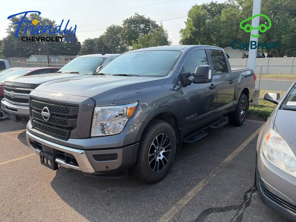 2024 Nissan Titan SV 4X4 Crew Cab's photo