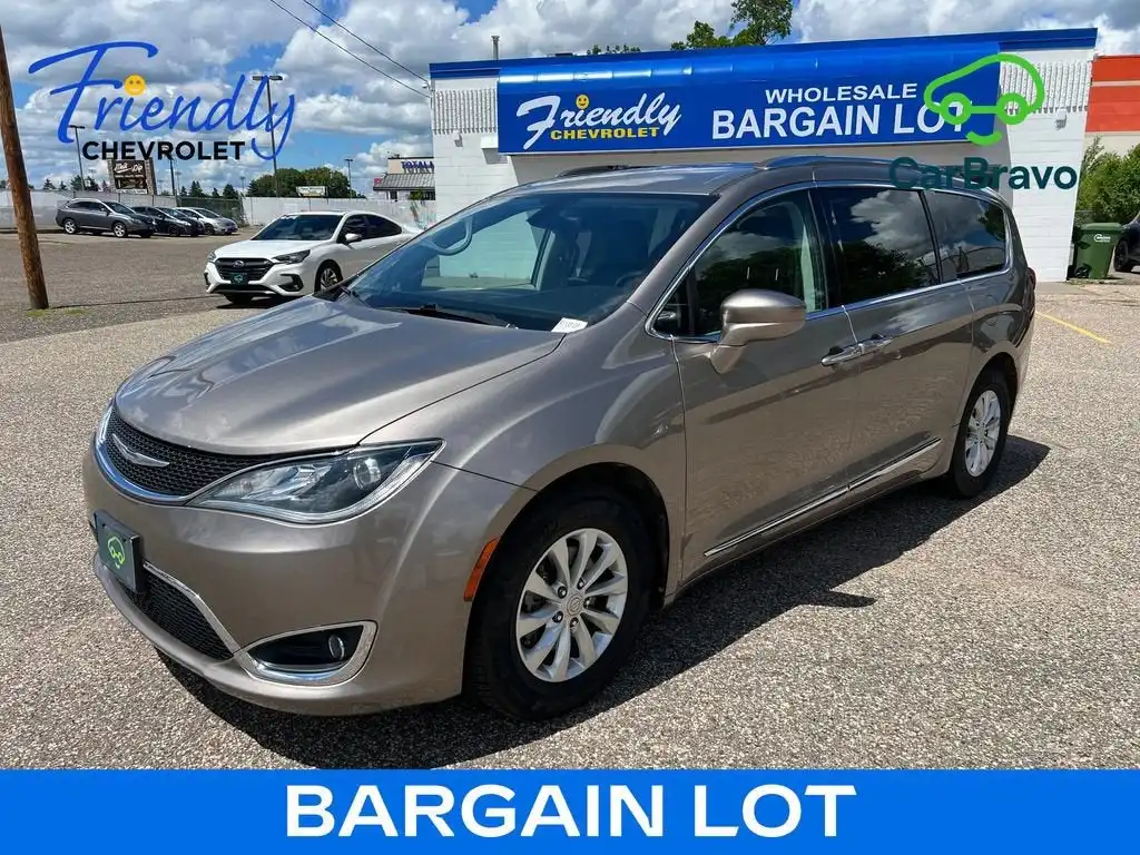 2018 Chrysler Pacifica Touring L's photo