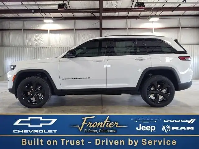 2025 Jeep Grand Cherokee Altitude 4WD's photo