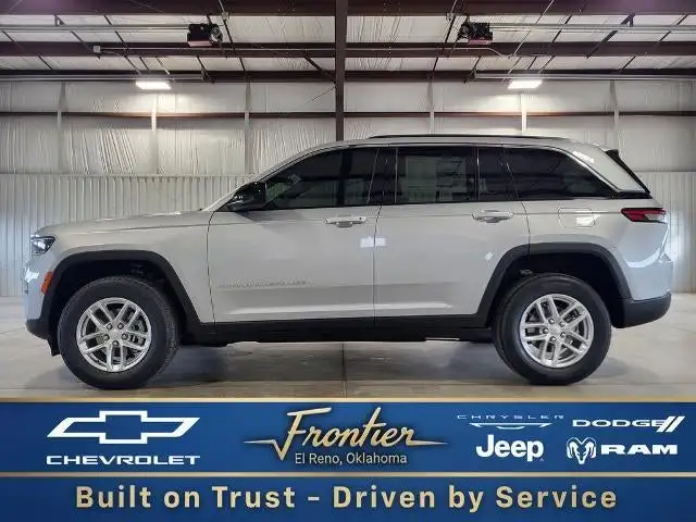 2025 Jeep Grand Cherokee Laredo X 4WD's photo