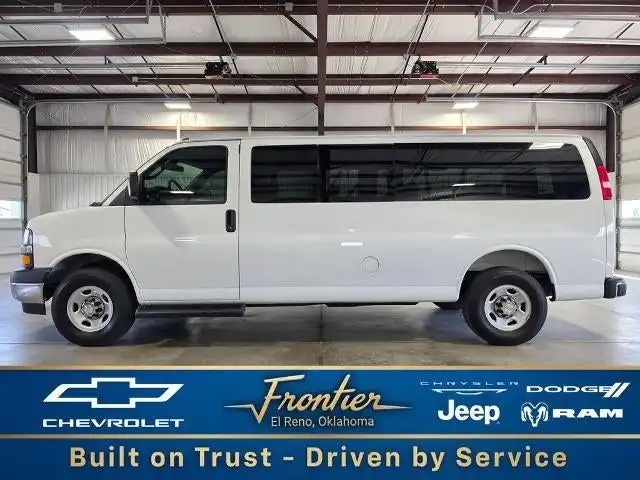 2025 Chevrolet Express LT 3500 Extended's photo