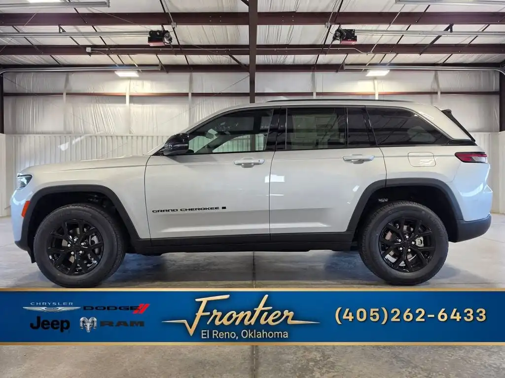 2026 Jeep Grand Cherokee Laredo Altitude 4x4's photo