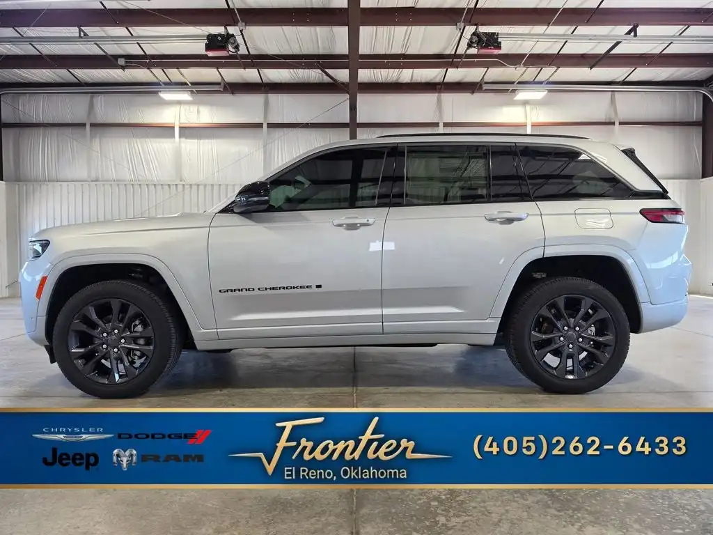 2026 Jeep Grand Cherokee Limited Reserve 4x4's photo