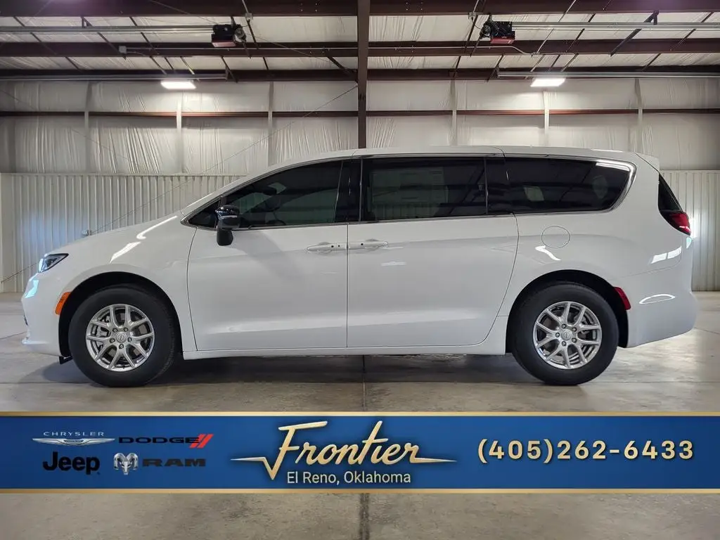 2026 Chrysler Pacifica Select photo 1