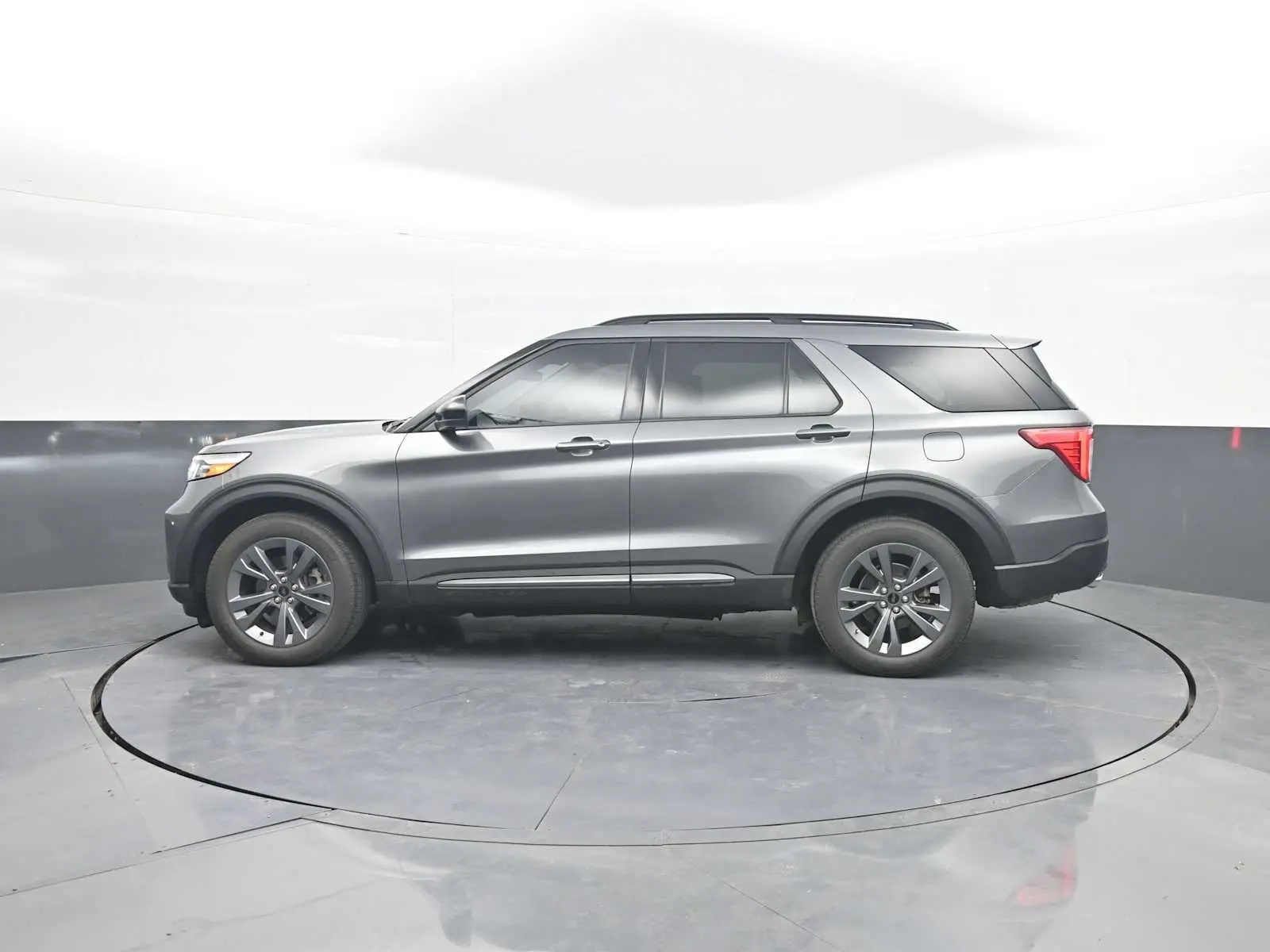 2024 Ford Explorer XLT 4WD photo 5