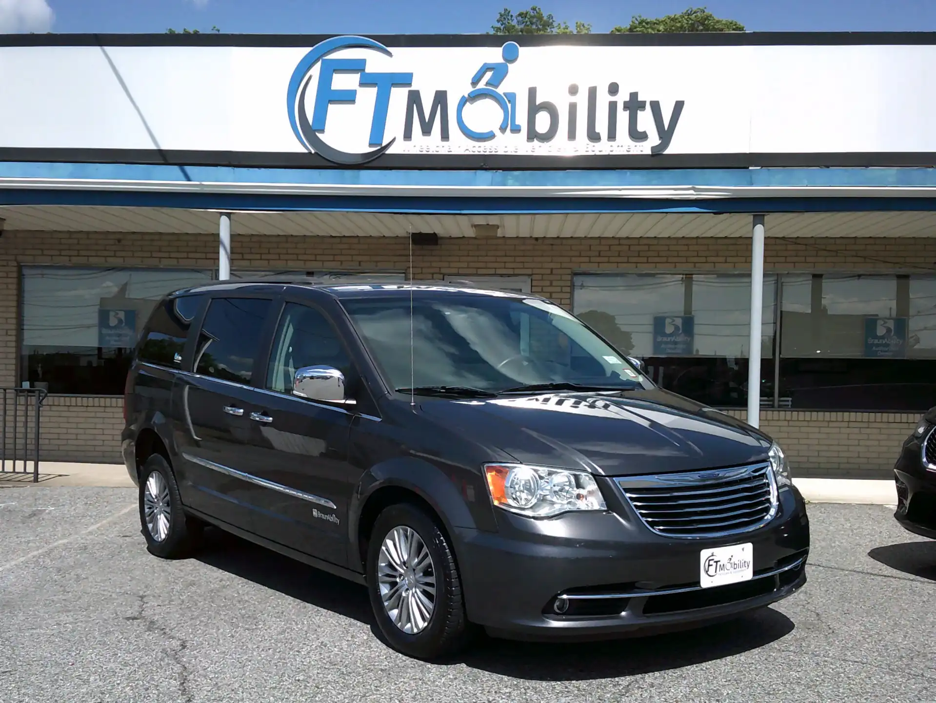 2016 Chrysler Town & Country Touring-L's photo
