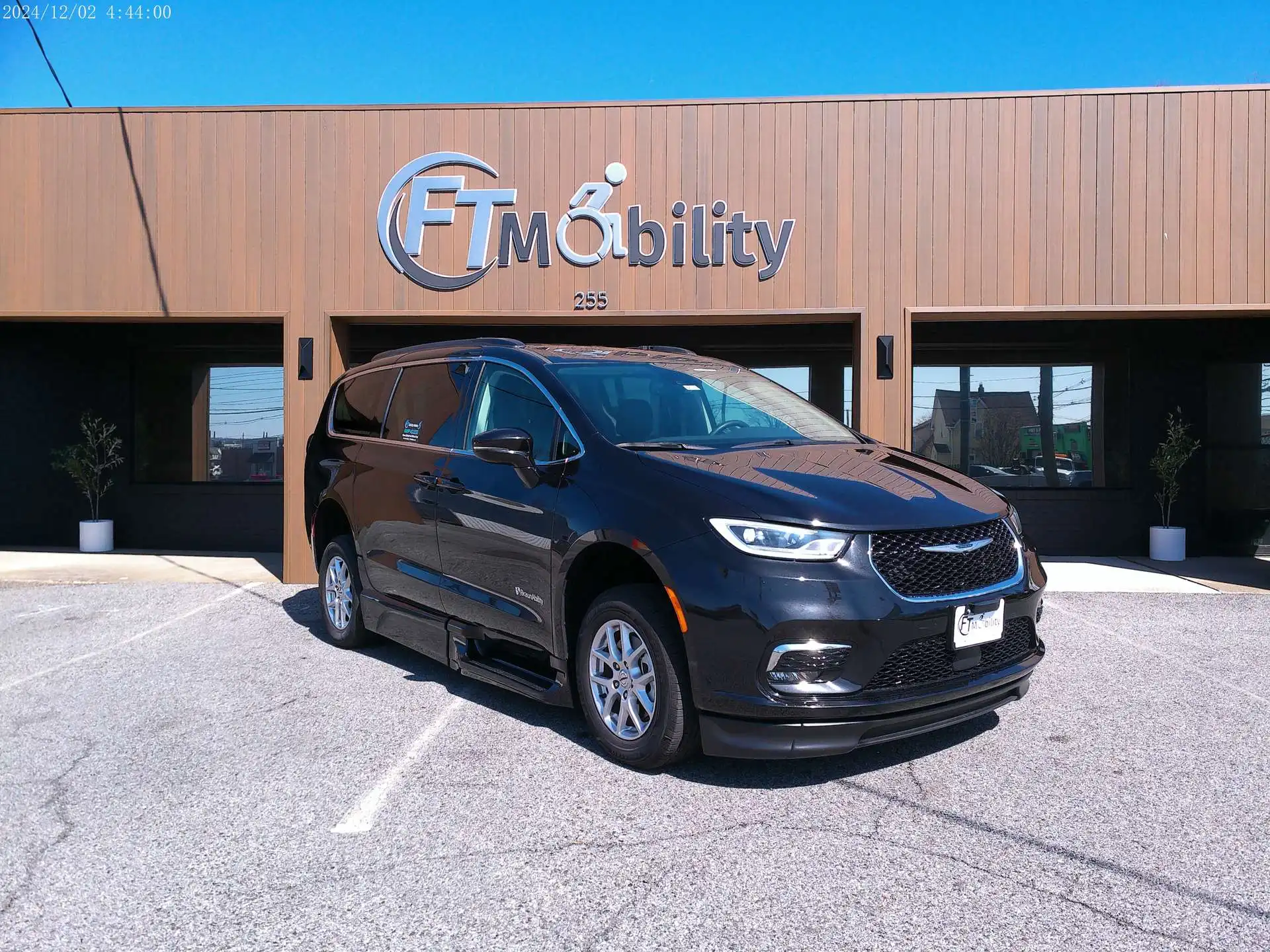 2022 Chrysler Pacifica Touring L's photo