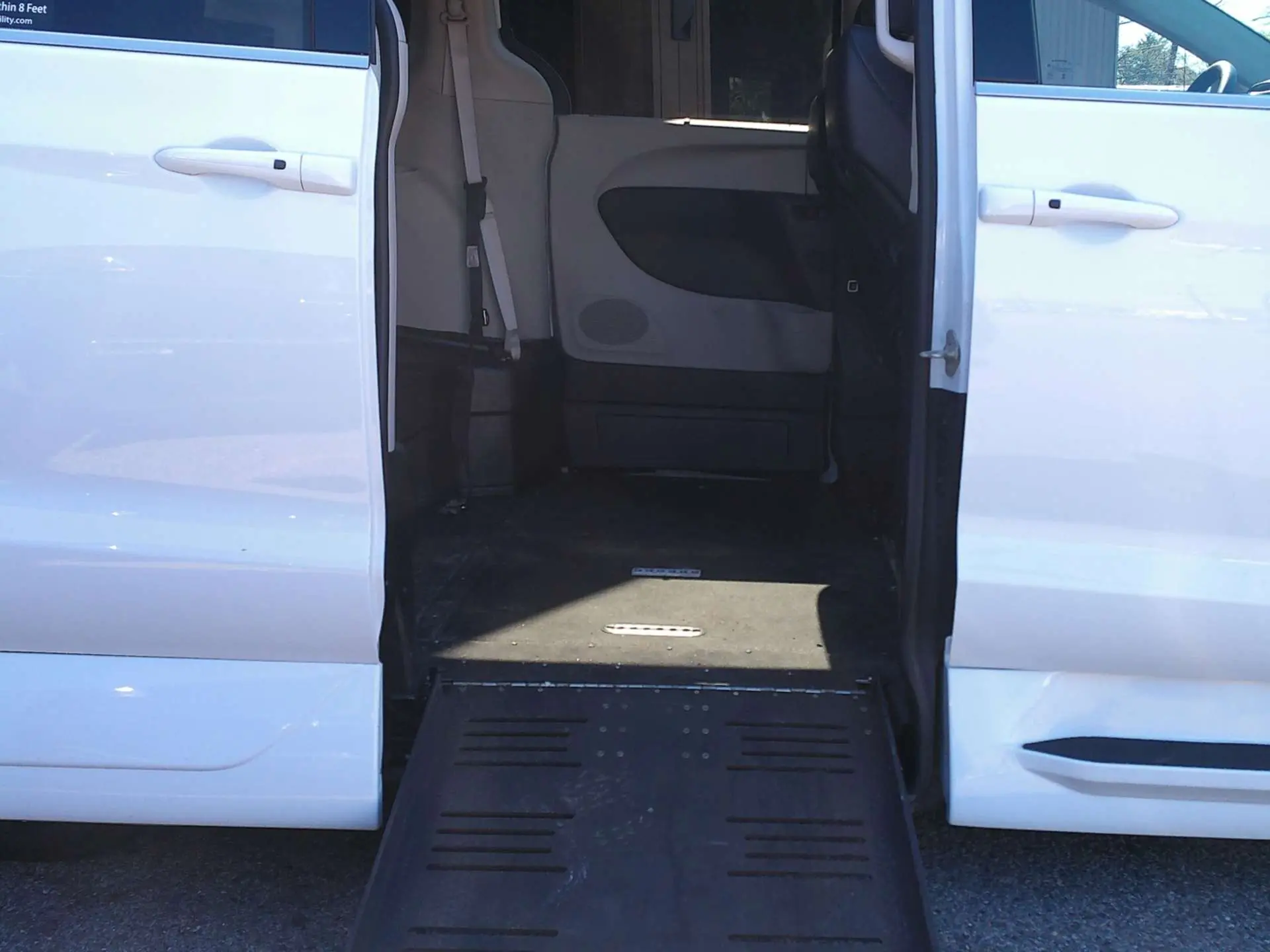 2023 Chrysler Pacifica Touring L photo 4