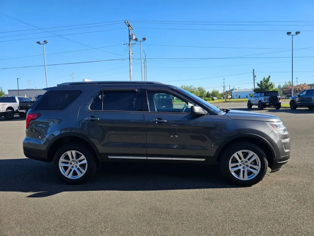 2019 Ford Explorer XLT 4WD photo 5